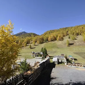 Casa Florin App Giumel Con Vista Sulle Montagne E Sulle Piste Da Sci , Livigno Italia